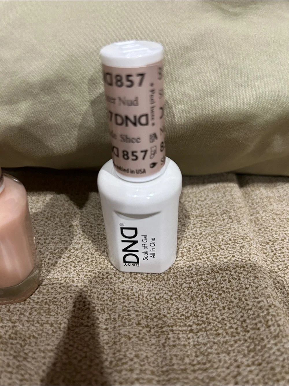 Daisy DND Sheer Nude 857 Gel Polish and Nail Lacquer